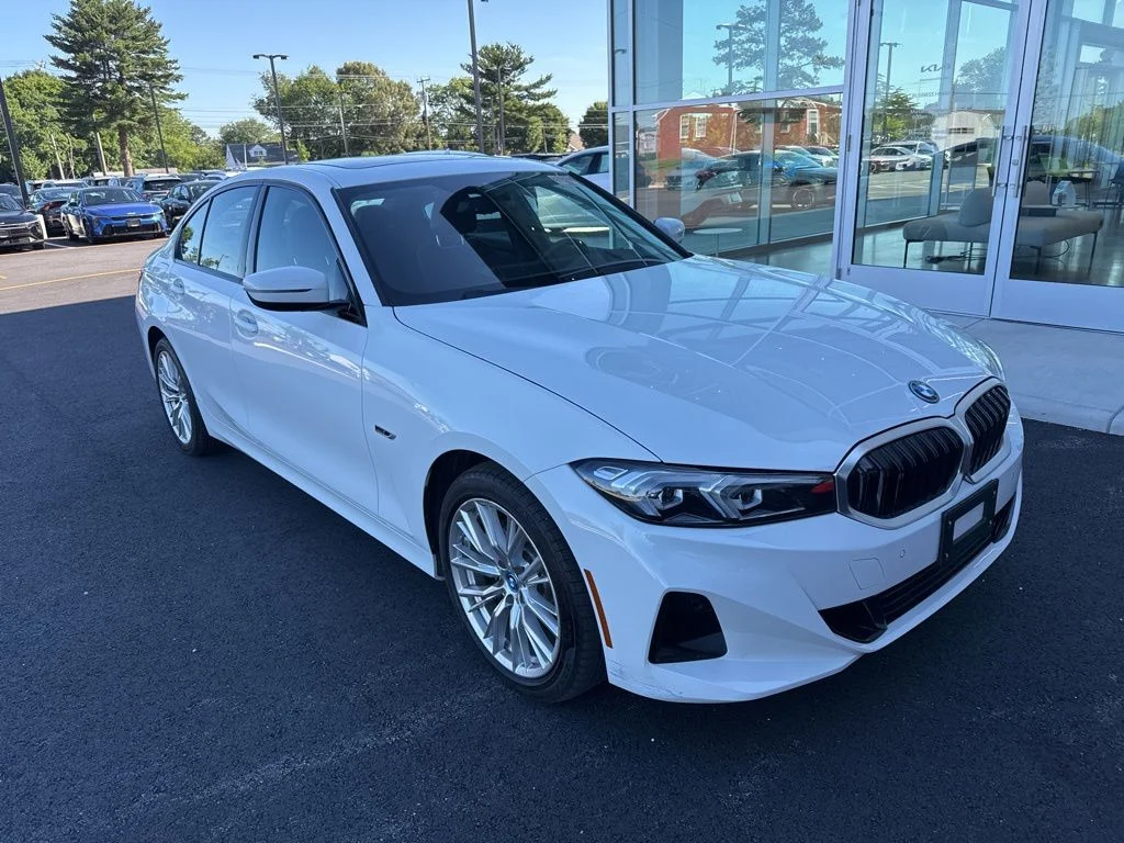 2023 BMW 3 Series 330e xDrive Sedan's photo