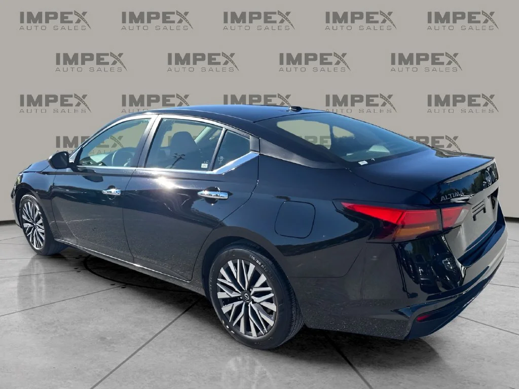 Used 2025 Black Nissan 2.5 SV image 3