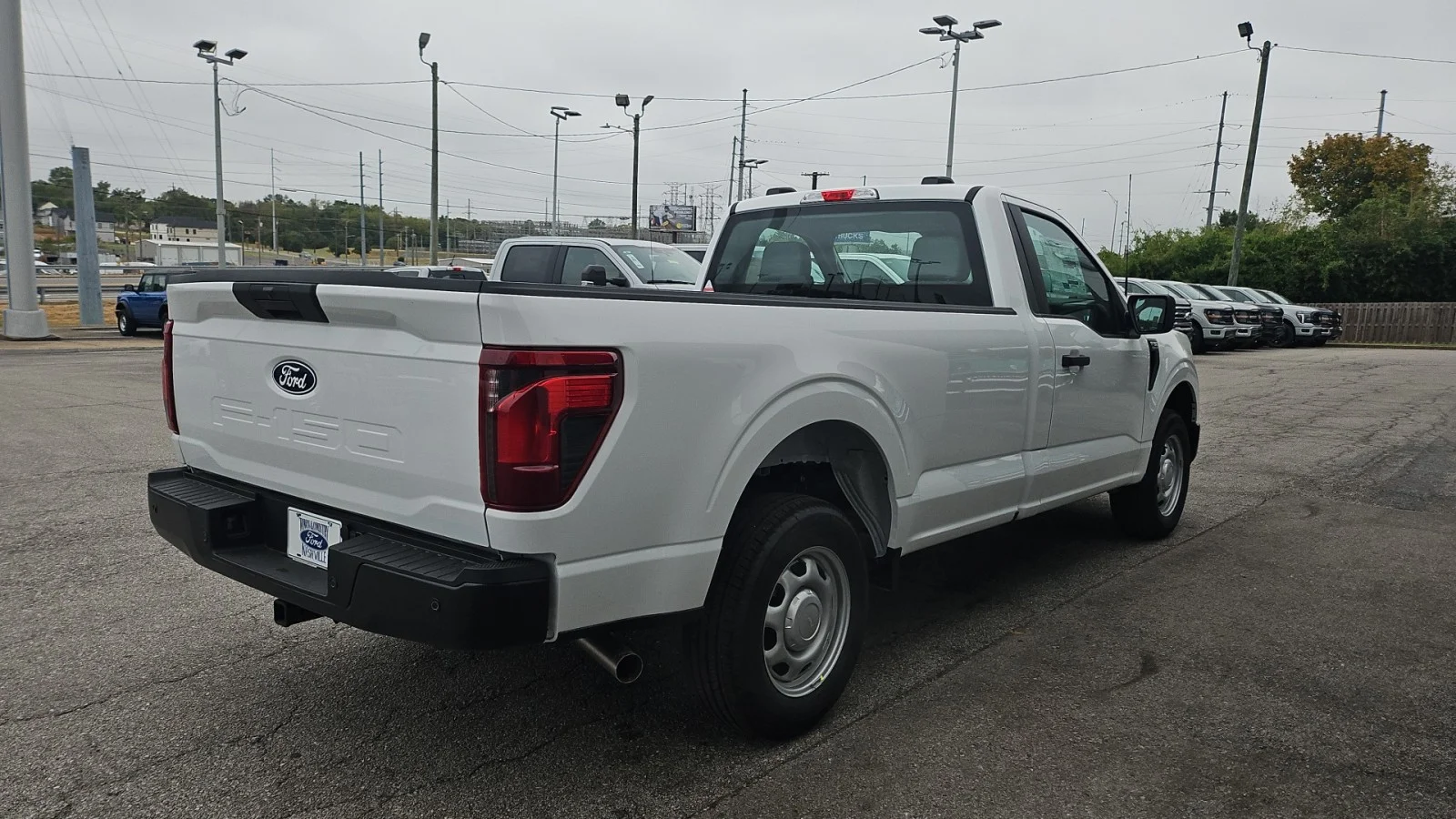 New 2026 Oxford White Ford XL 2WD image 5