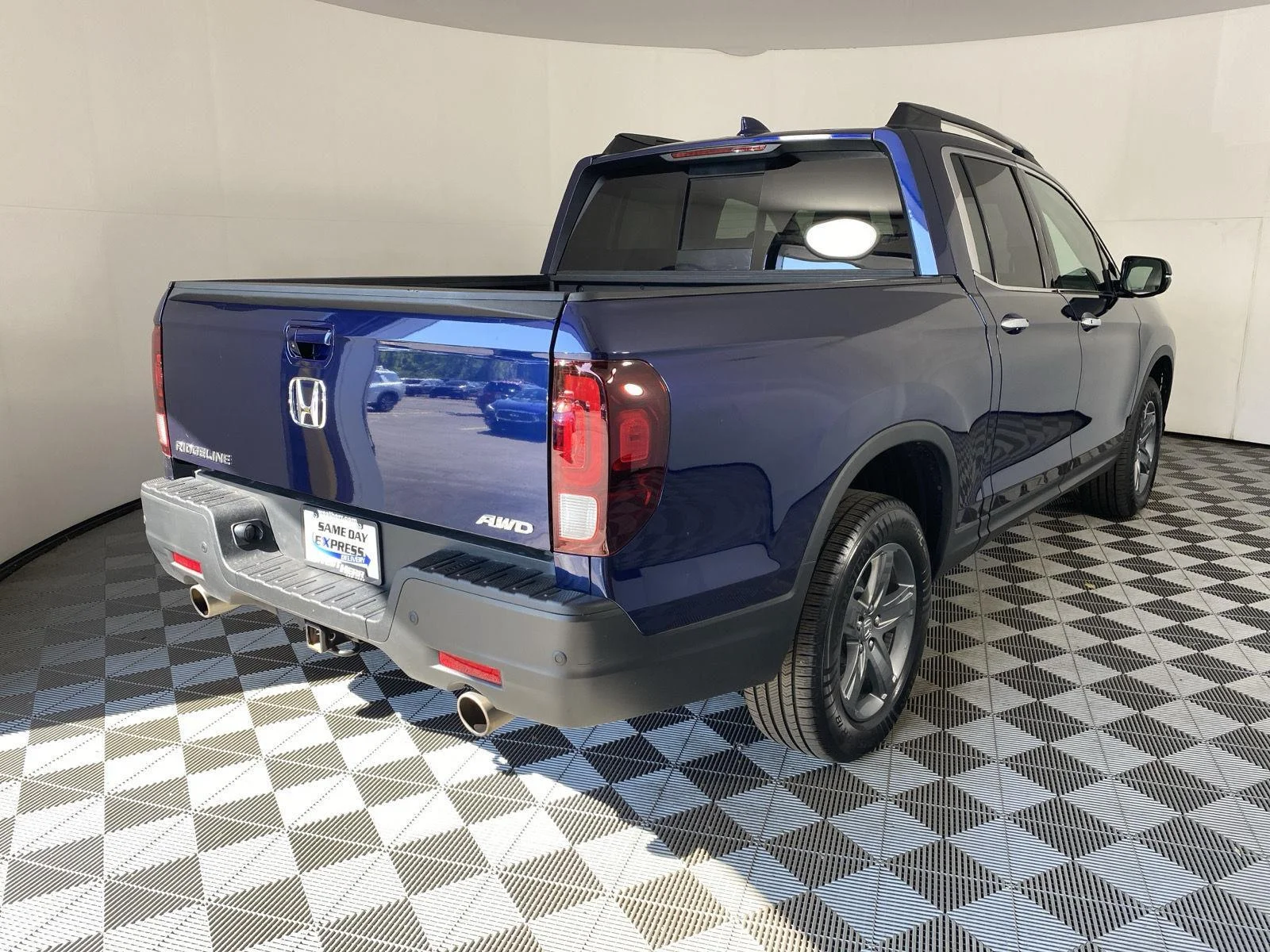 Used 2023 Obsidian Blue Pearl Honda RTL-E image 7