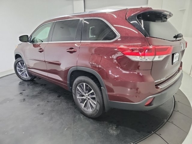 Used 2018 Ooh La La Rouge Mica Toyota SE image 5