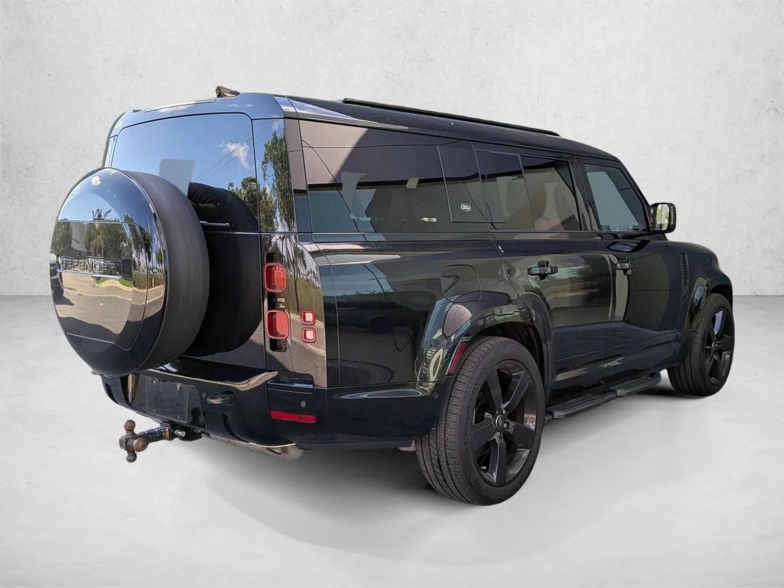 Used 2024 Black Land Rover X-Dynamic SE image 5