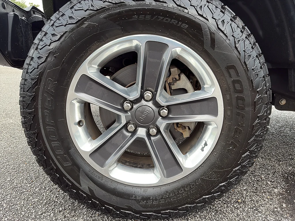 Used 2020 GREEN Jeep  image 9