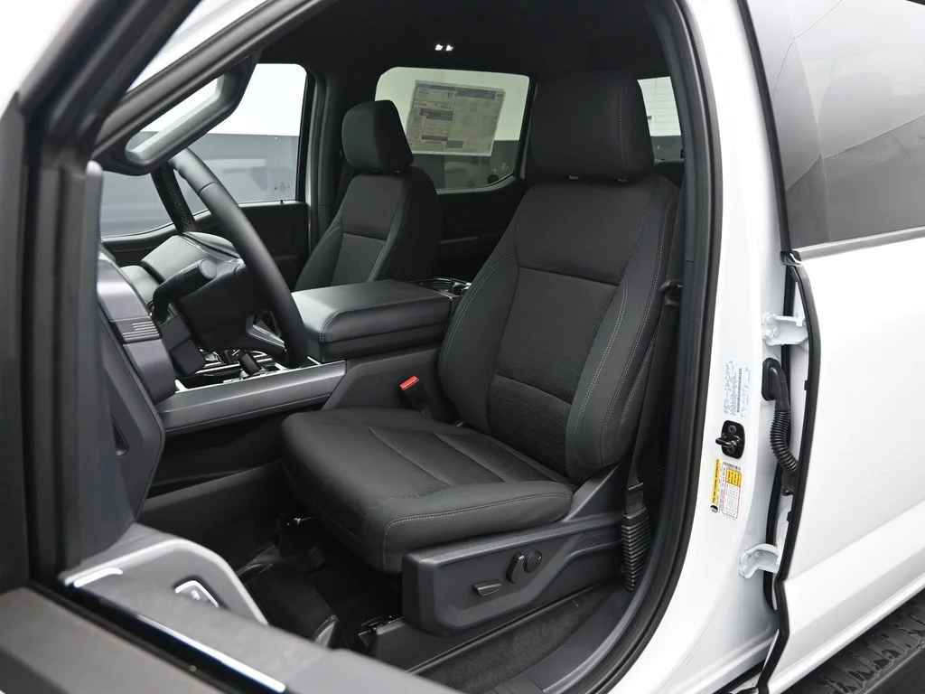 New 2026 Oxford White Ford XLT image 9