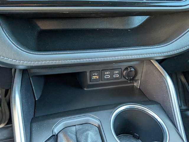 Used 2023 Off-white Toyota LE image 10