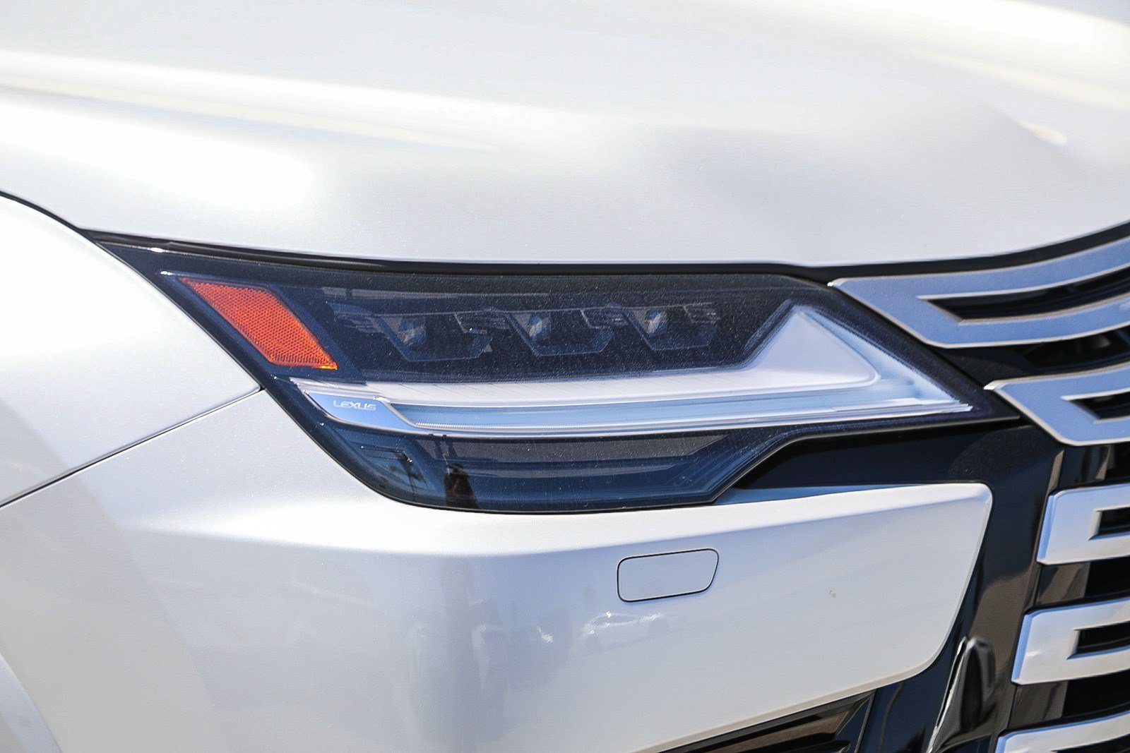 Certified Used 2026 Eminent White Pearl Lexus 600 Luxury image 7