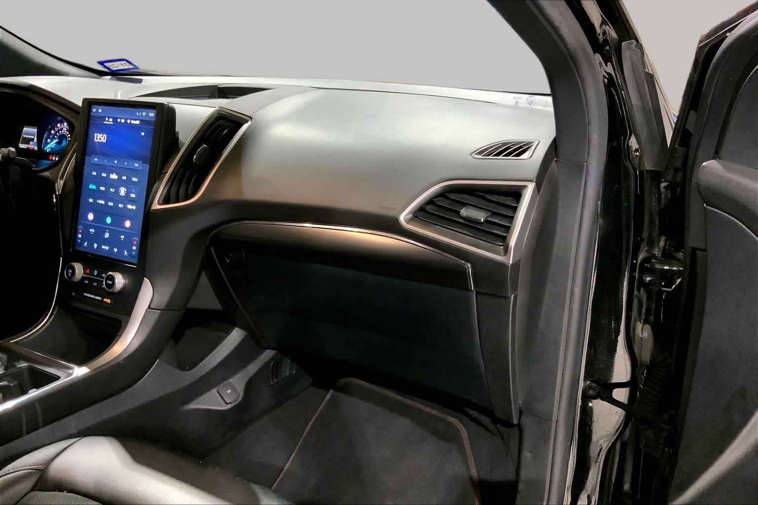 Used 2022 Agate Black Metallic Ford ST-Line image 19