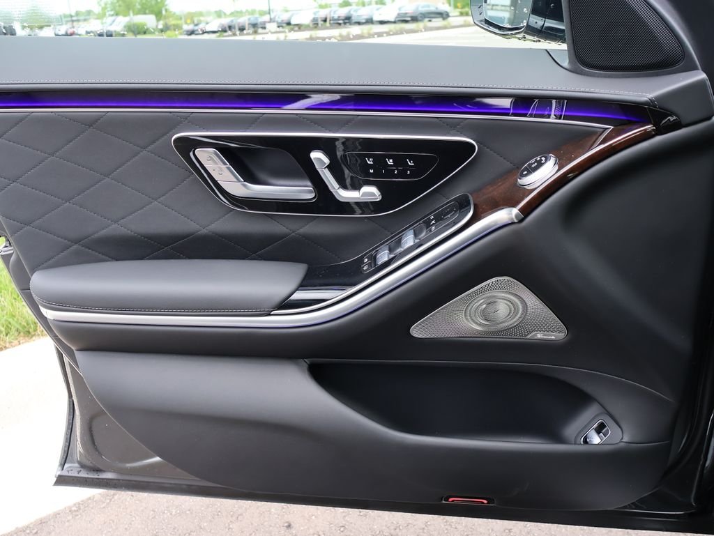 New 2026 MANUFAKTUR Graphite Metallic Mercedes-Benz S 580 image 40