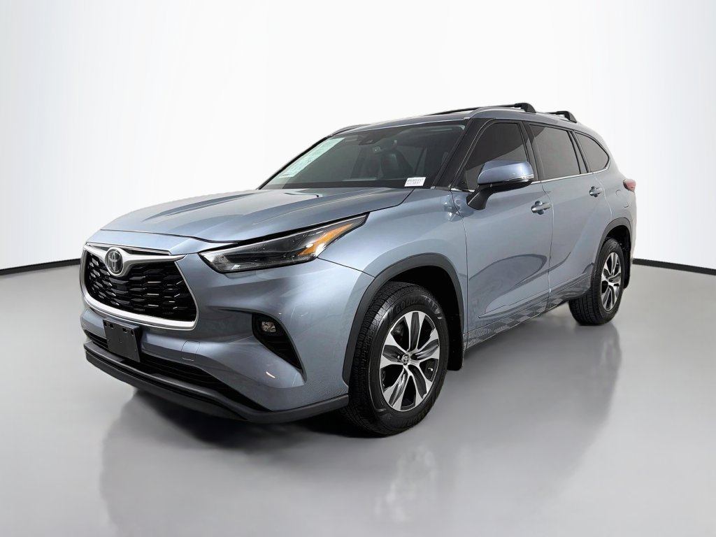 Used 2021  Toyota XLE image 1