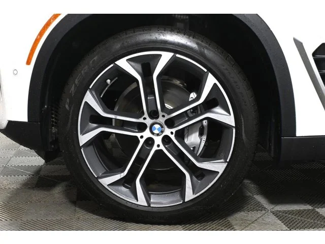 New 2026 Alpine White BMW xDrive40i image 12