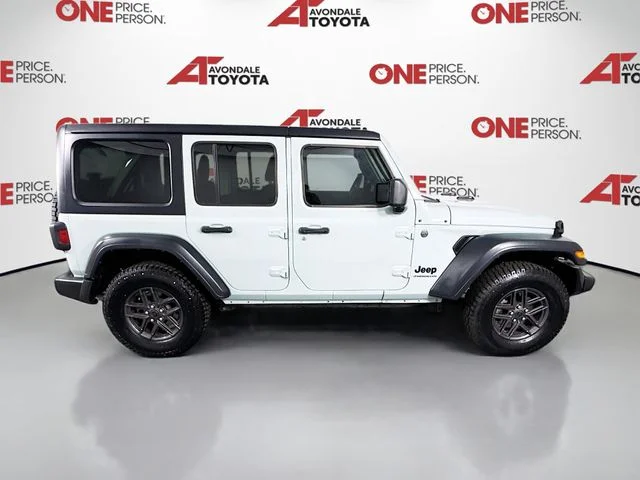 Used 2024  Jeep Sport S image 8