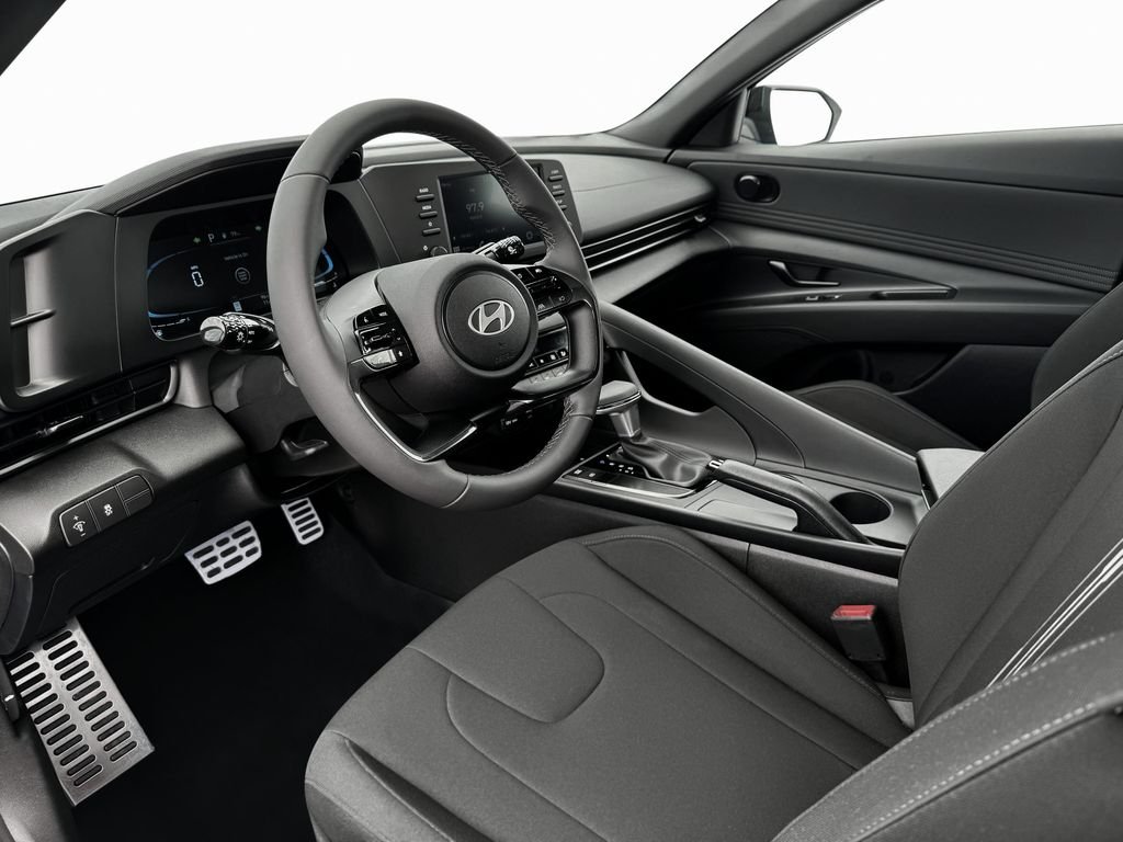 Used 2025 Black Hyundai SEL Sport image 16