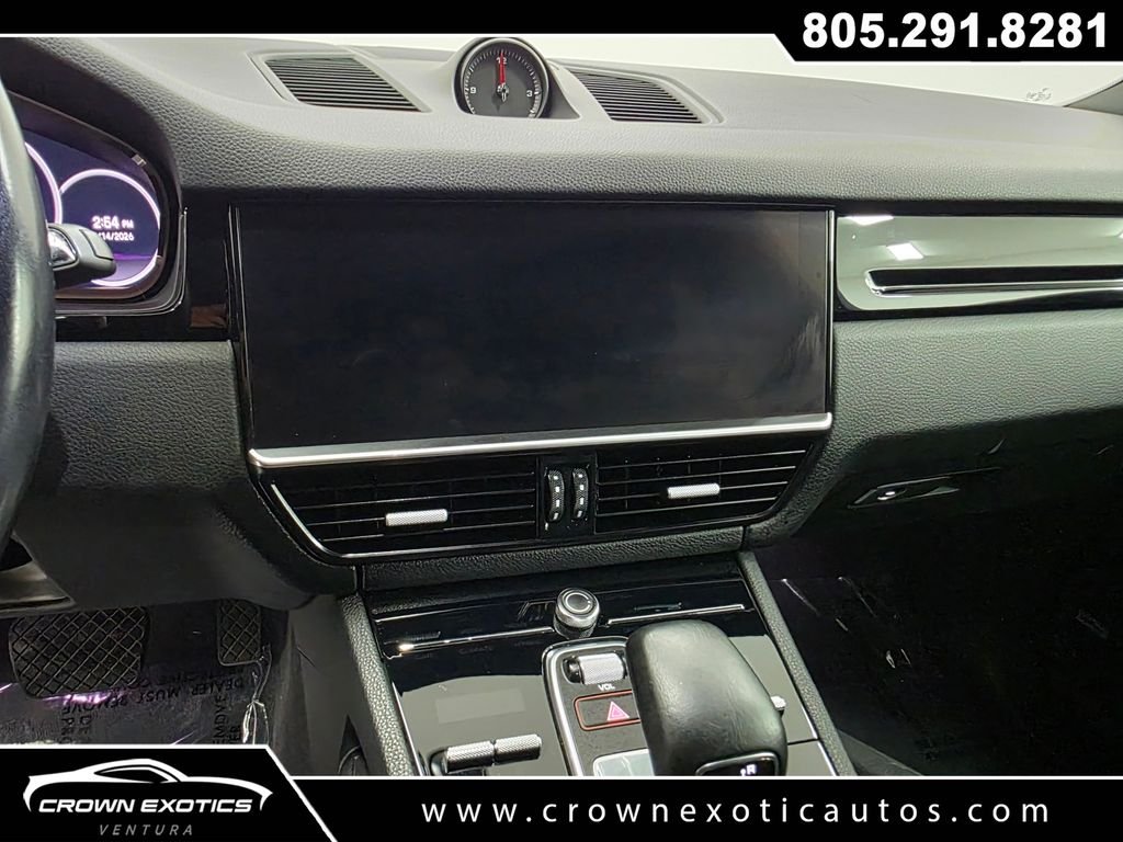 Used 2022  Porsche Base image 25