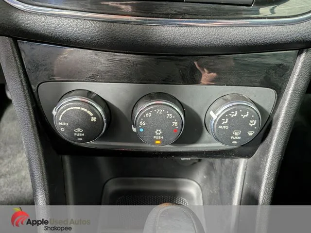 Used 2012 White Chrysler Touring image 20
