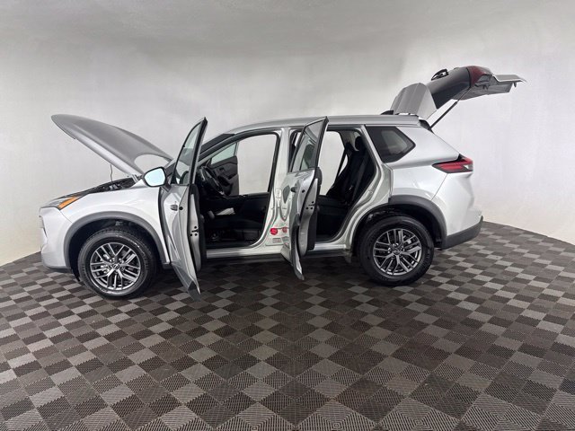 Used 2024 Silver Nissan S image 9