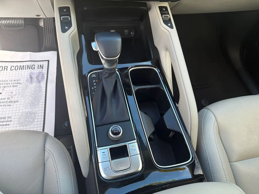 Used 2023 White Kia EX image 18