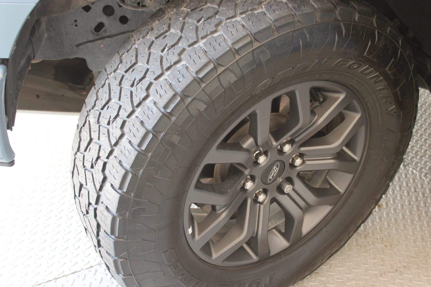 Used 2023 AZURE GRAY METALLIC TRICOAT Ford Tremor 4WD SuperCrew Box image 22
