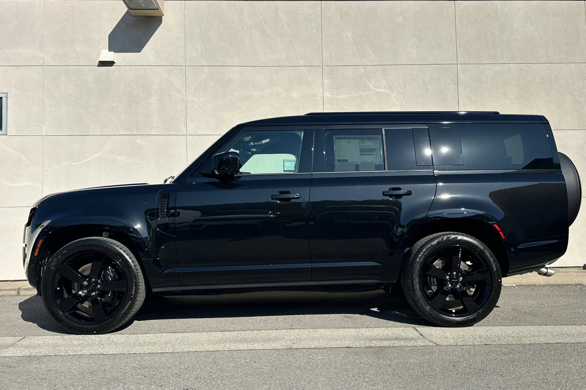 New 2026 Santorini Black Land Rover V8 image 5