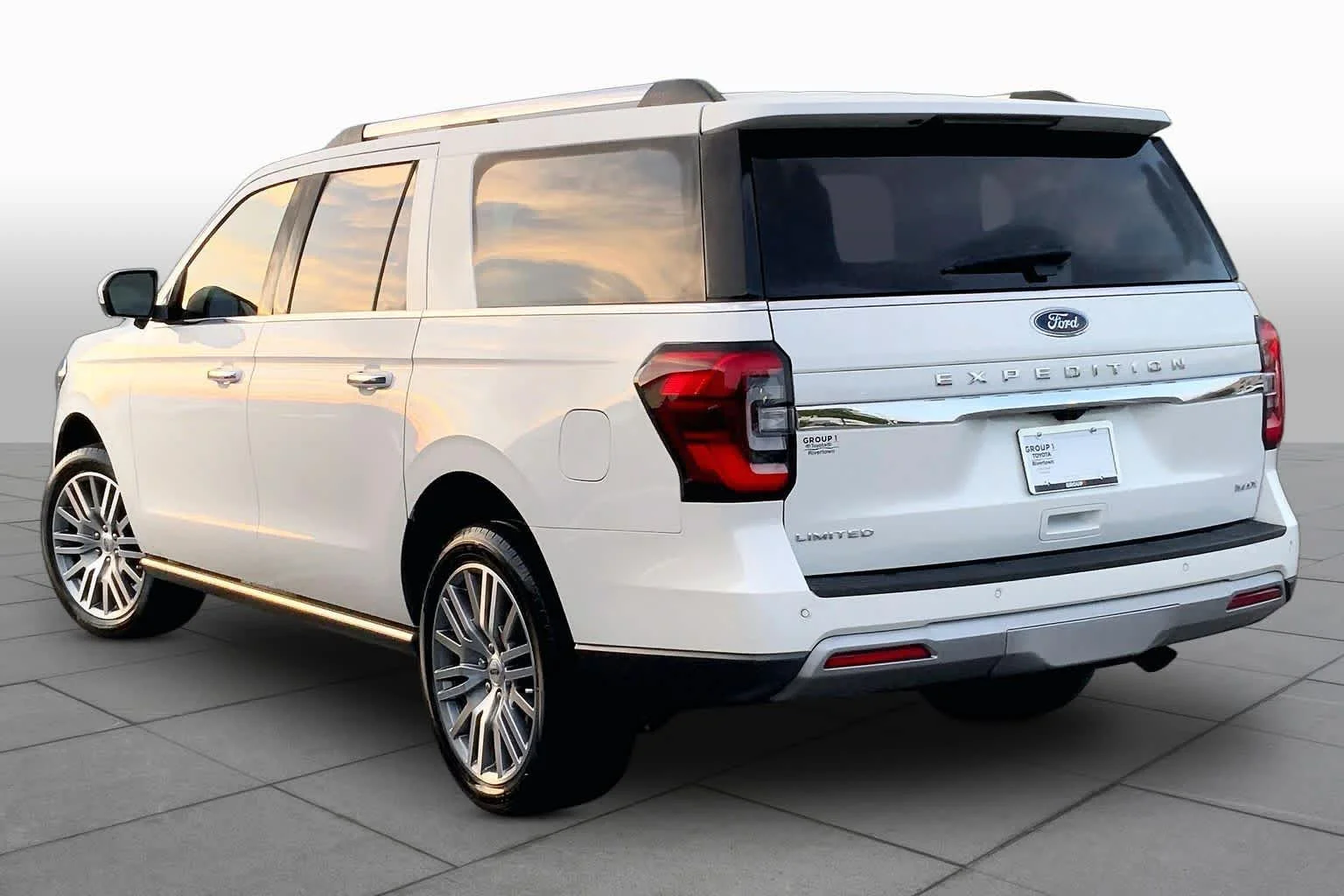 Used 2023 Star White Metallic Tri-Coat Ford Limited image 12