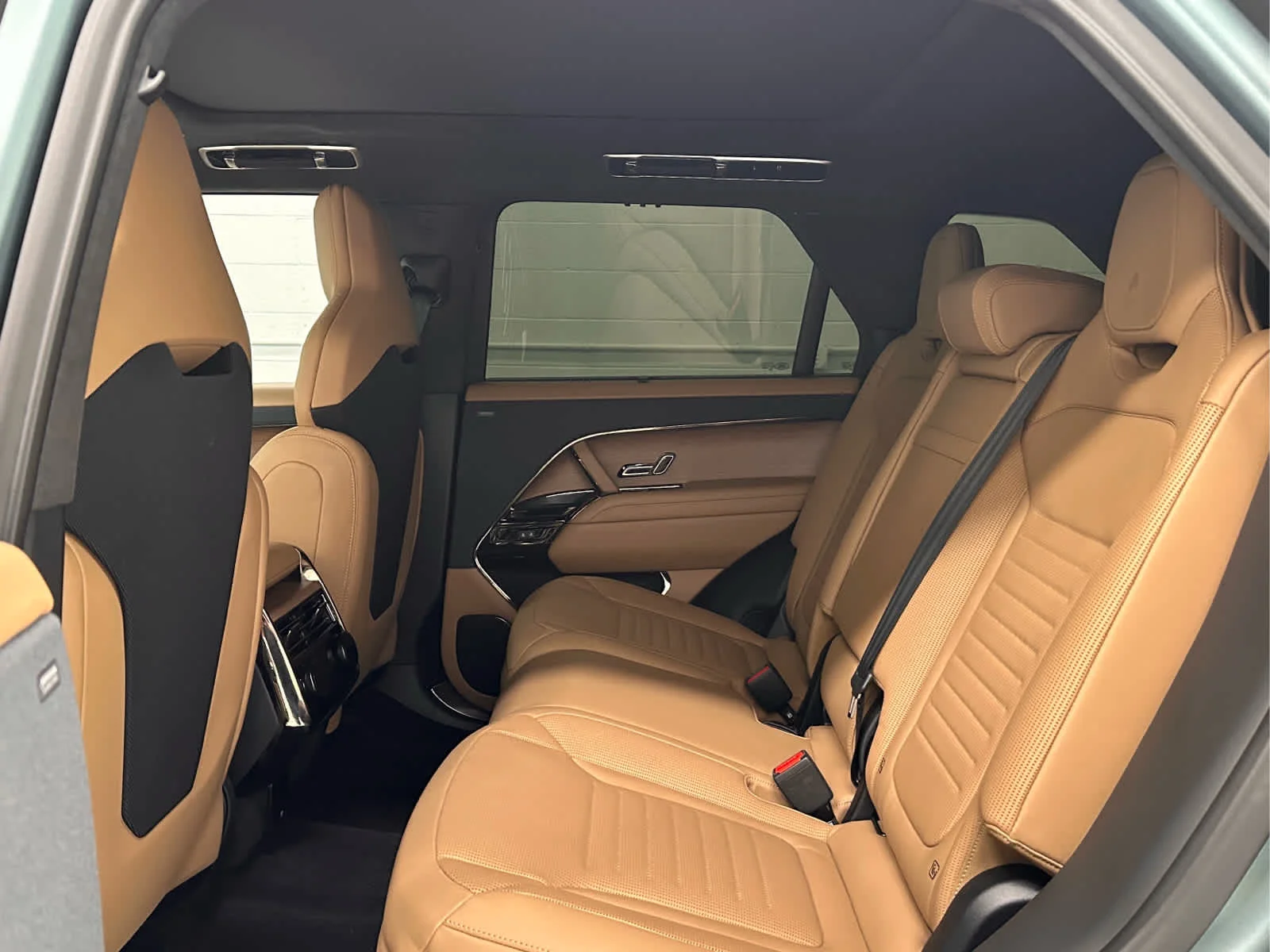 Used 2025 SV BESPOKE MATTE GREEN Land Rover SV Edition Two image 14