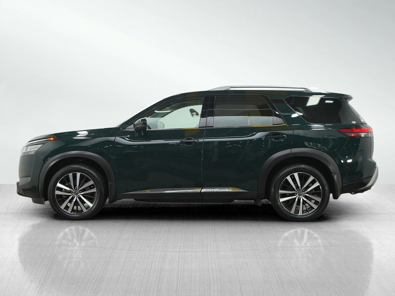 Used 2024 Nissan Pathfinder Platinum with VIN 5N1DR3DF0RC236775 for sale in Burnsville, Minnesota