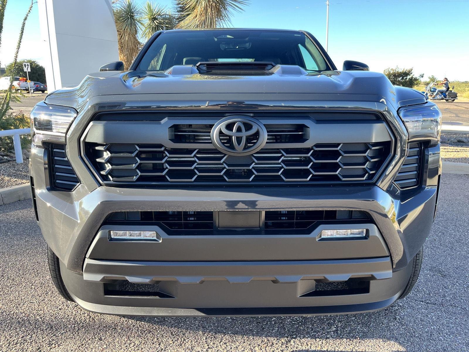 2025 Toyota Tacoma TRD Sport - Photo 8