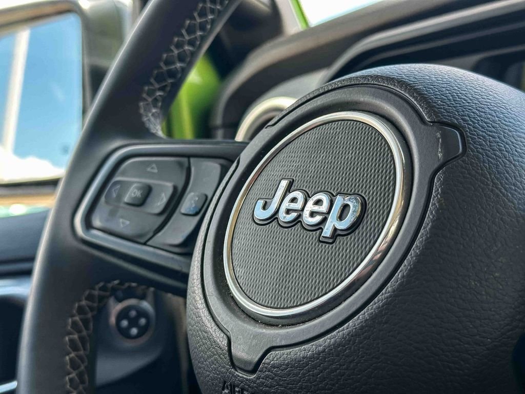 Used 2025 Green Jeep Sport S image 29