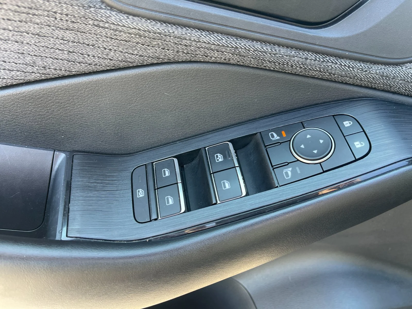 Used 2023 Gray Nissan S image 13