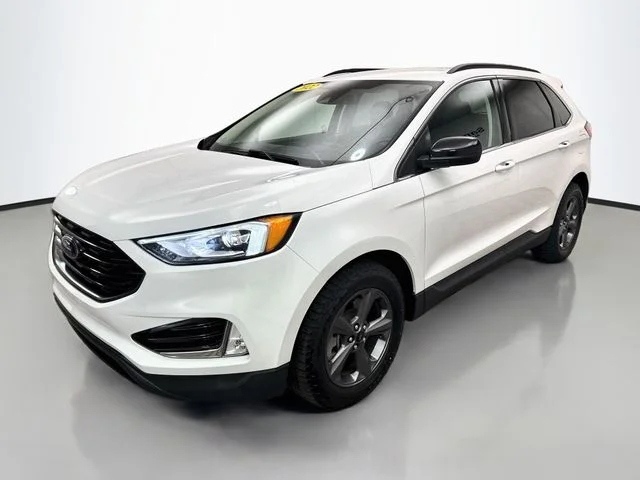 Certified Used 2022 Oxford White Ford SEL image 3