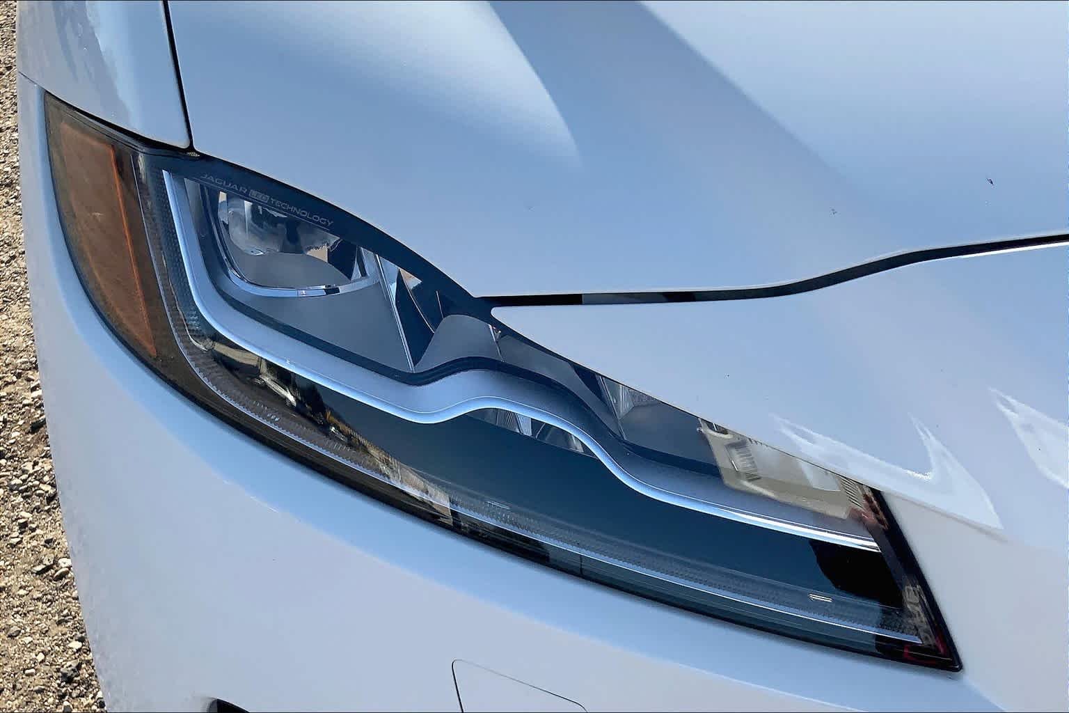 Used 2019 Yulong White Metallic Jaguar 30t Portfolio image 27