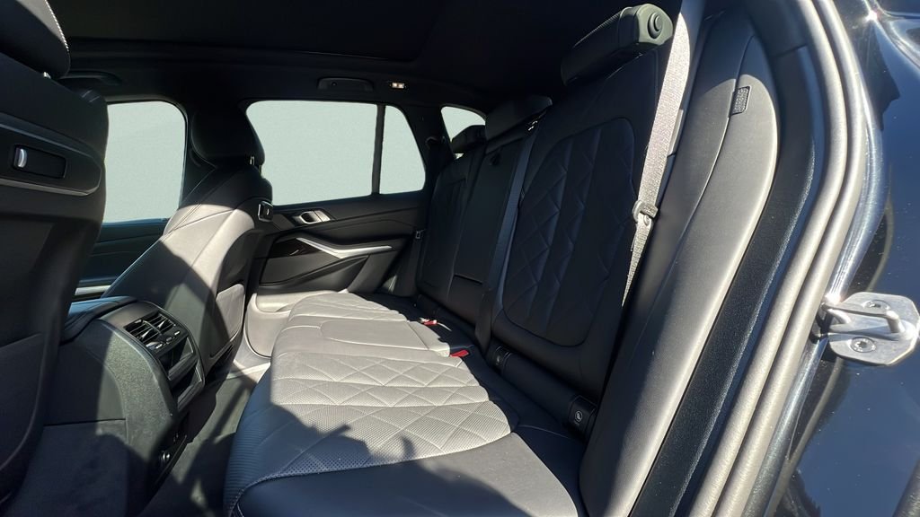 Used 2026 Black BMW xDrive40i image 13