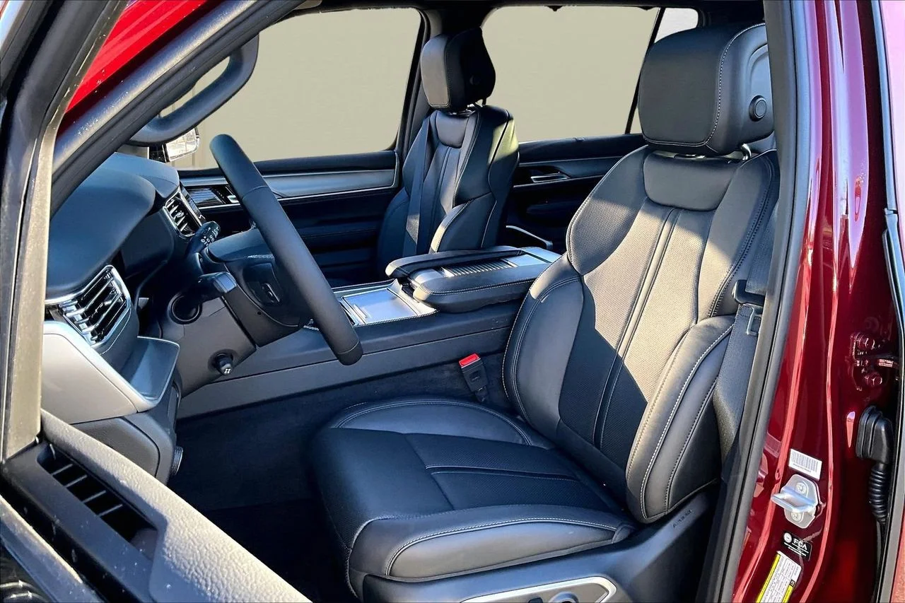 New 2026 Velvet Red Pearl-Coat Exterior Paint Jeep Limited Reserve 29D image 21