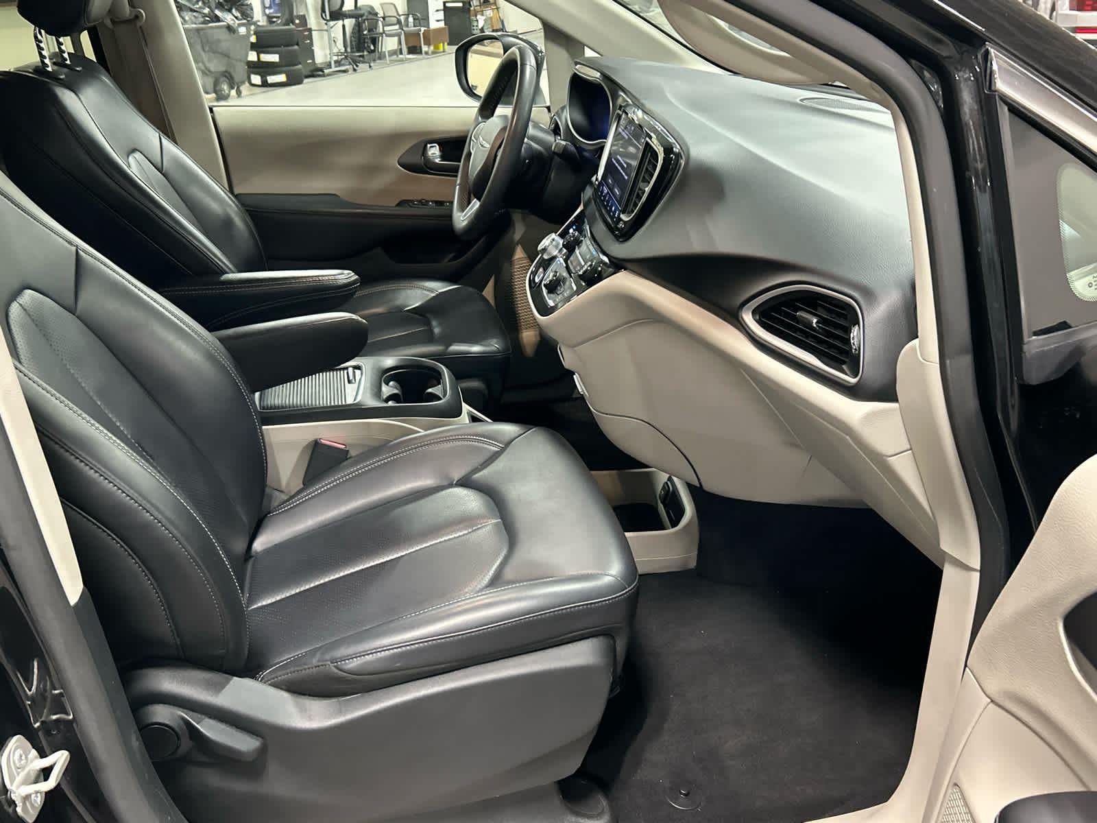 2023 Chrysler Pacifica Touring L - Photo 14