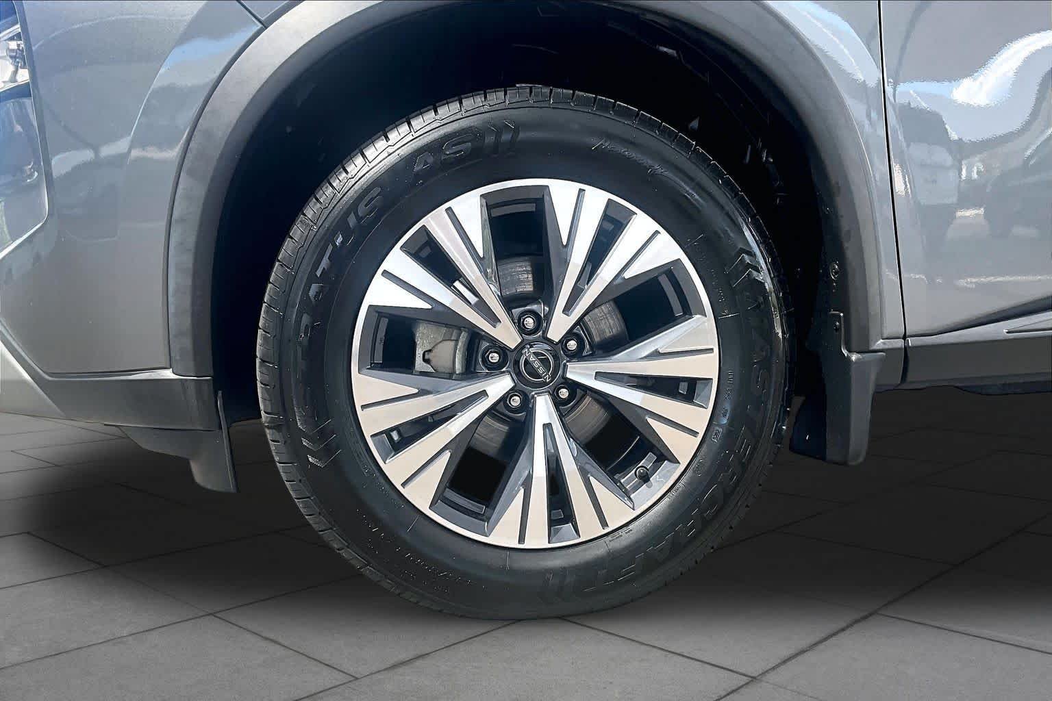 Used 2022 Gun Metallic Nissan SV image 10
