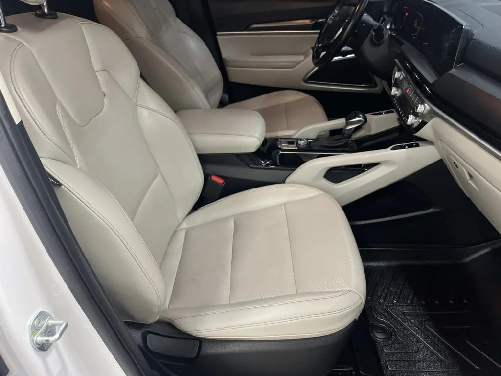 Used 2024 Glacial White Pearl Kia S FWD 3.8L V6 image 29