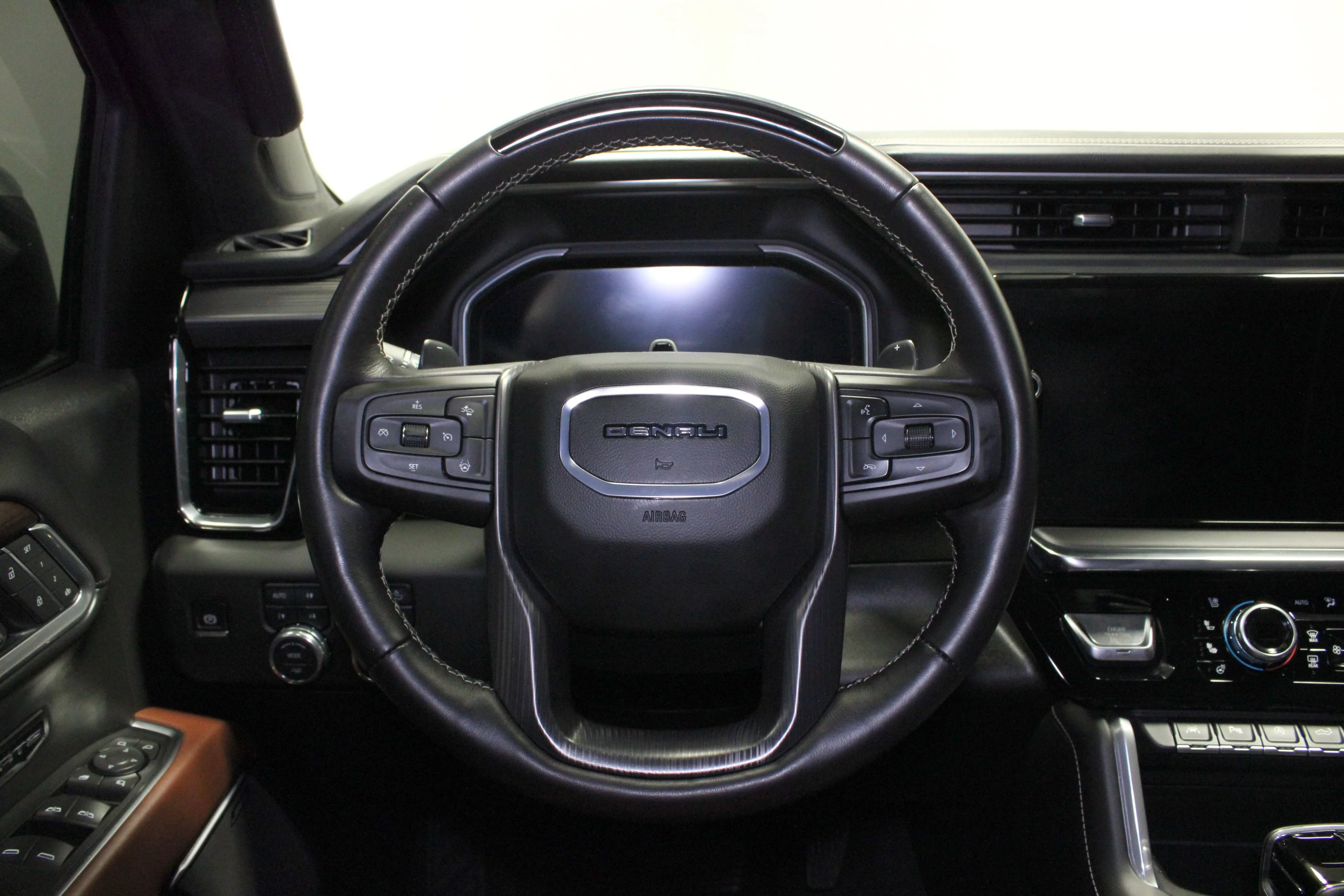 Used 2026 Onyx Black GMC Denali Ultimate image 24