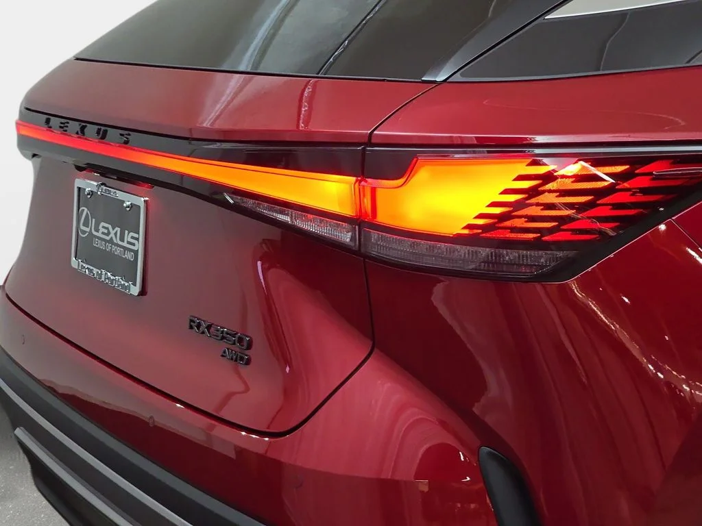 New 2026 Matador Red Mica Lexus PREMIUM image 31