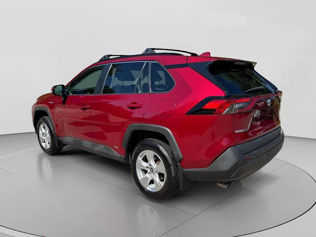 Used 2021 Red Toyota XLE image 3