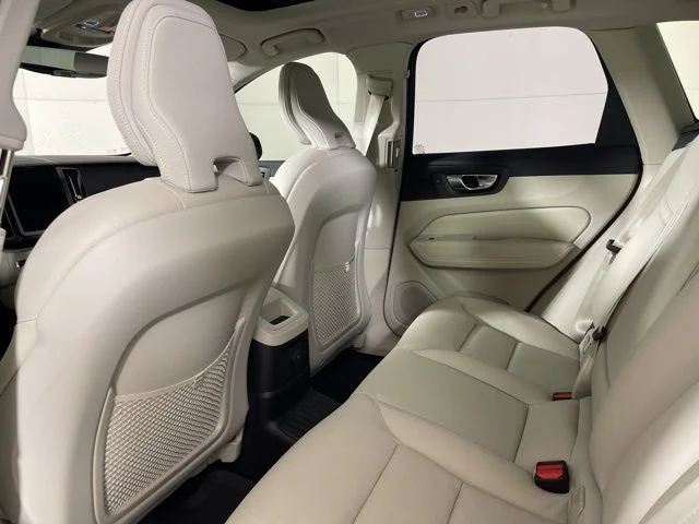 Used 2025 White Volvo T8 Plus image 27