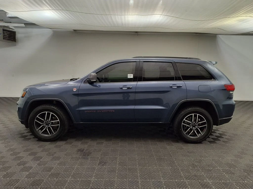 Used 2020 Slate Blue Pearlcoat Jeep Trailhawk image 2