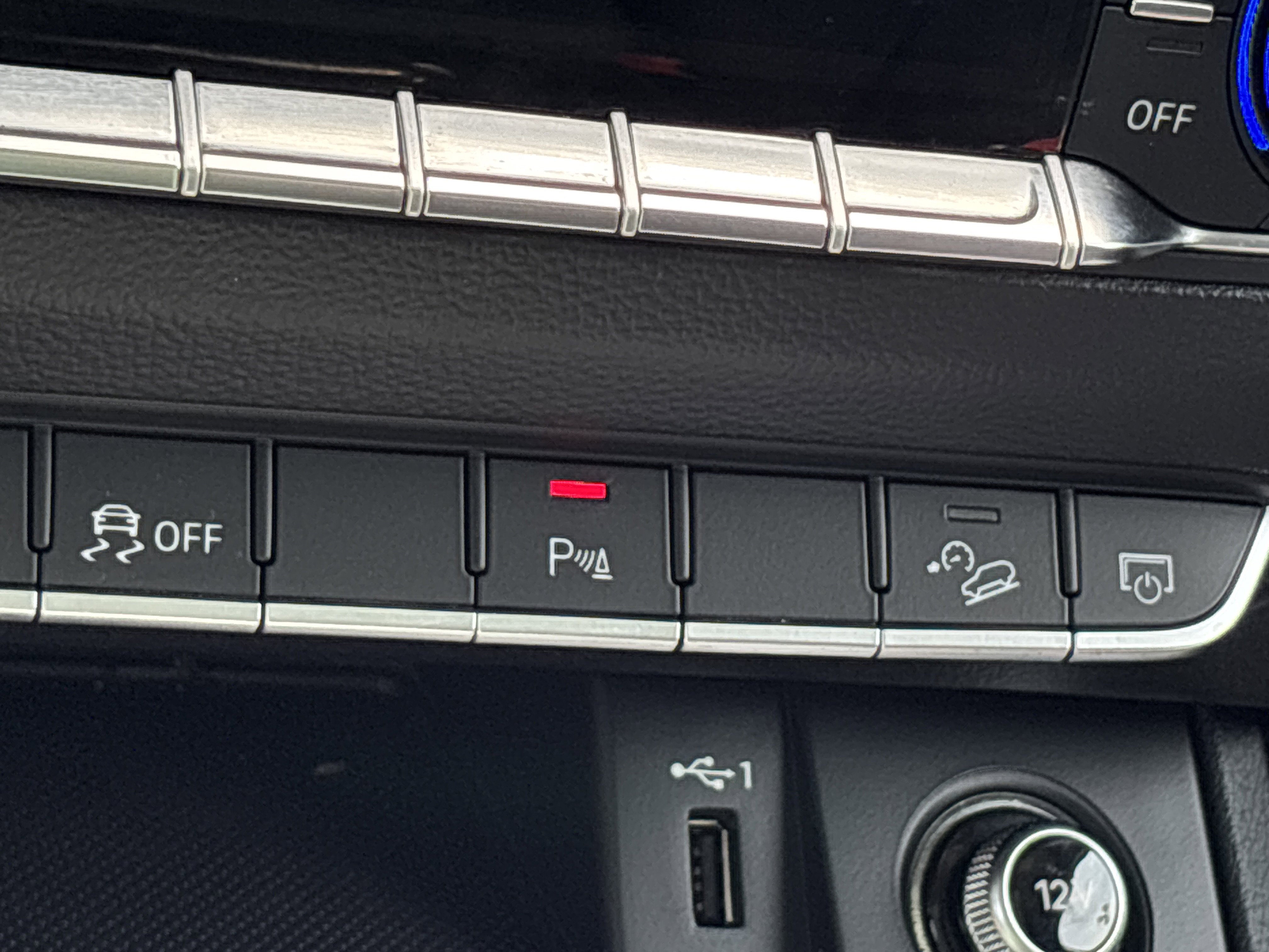 Used 2018 Moonlight Blue Metallic Audi 2.0T Premium Plus AWD image 38