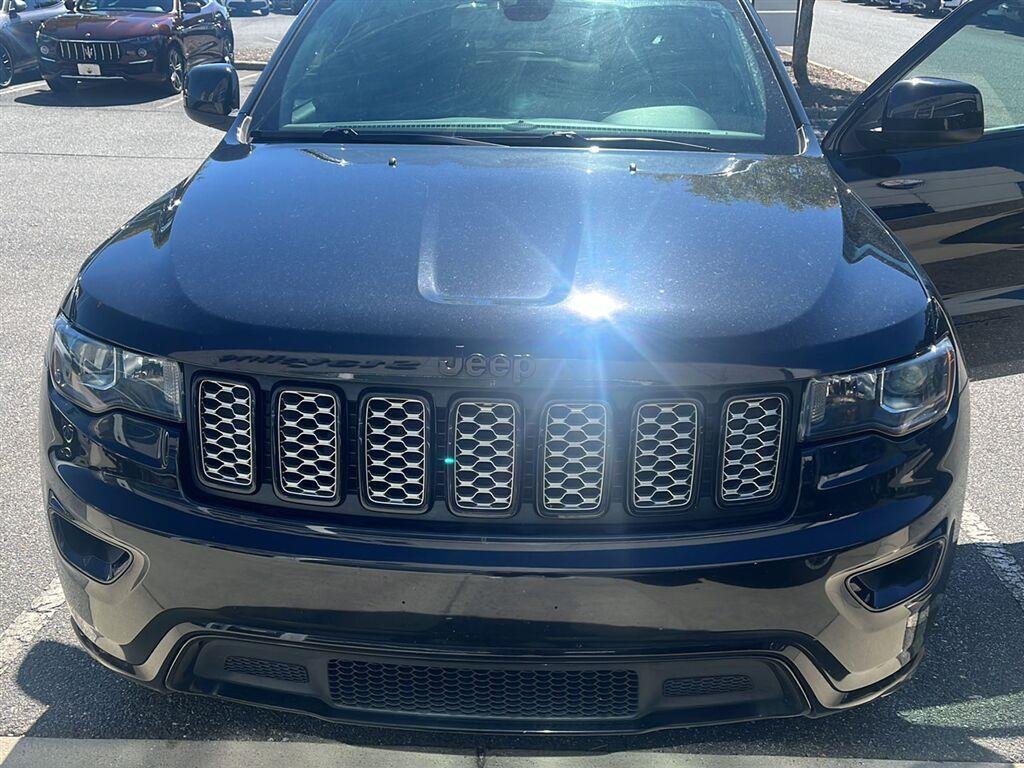 Used 2021 Diamond Black Crystal Pearlcoat Jeep Laredo X image 5