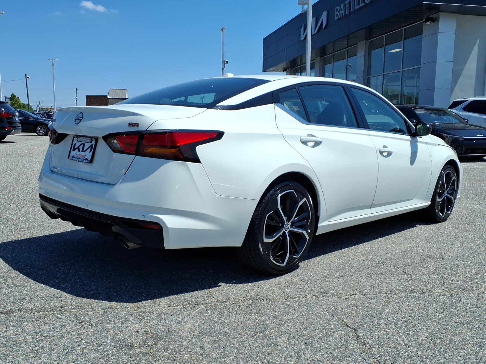 Used 2024 Glacier White Nissan 2.5 SR image 23