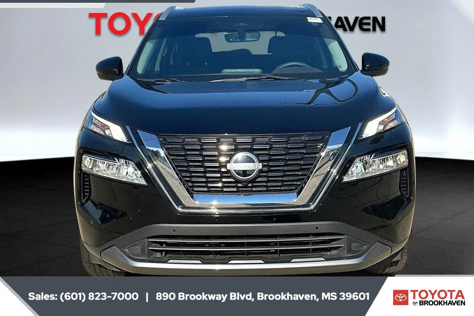 Used 2023 Super Black Nissan SL image 3