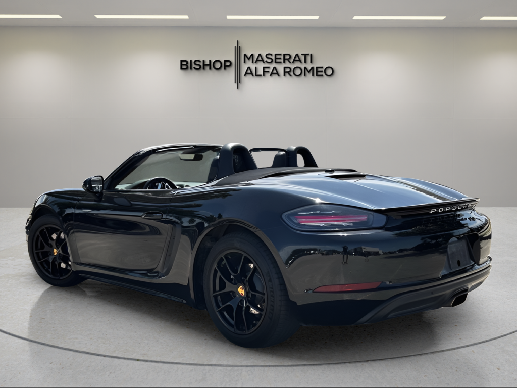 Used 2017  Porsche Base image 3