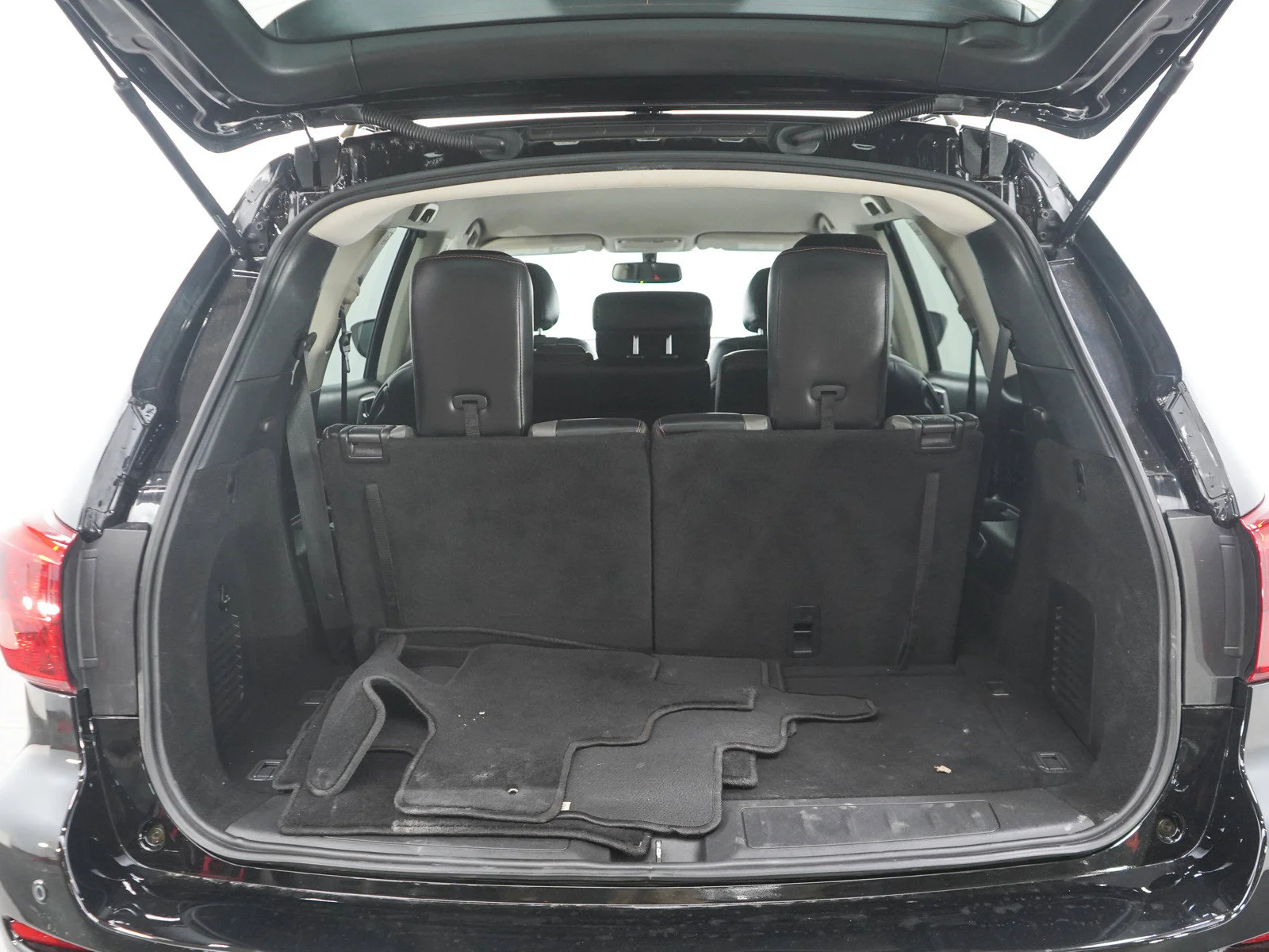 Used 2020 Magnetic Black Pearl Nissan SV image 17