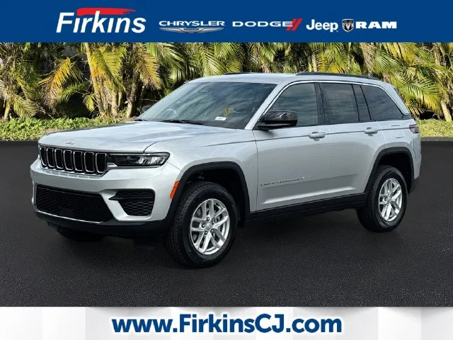 New 2026 Silver Zynith Exterior Paint Jeep Laredo image 1