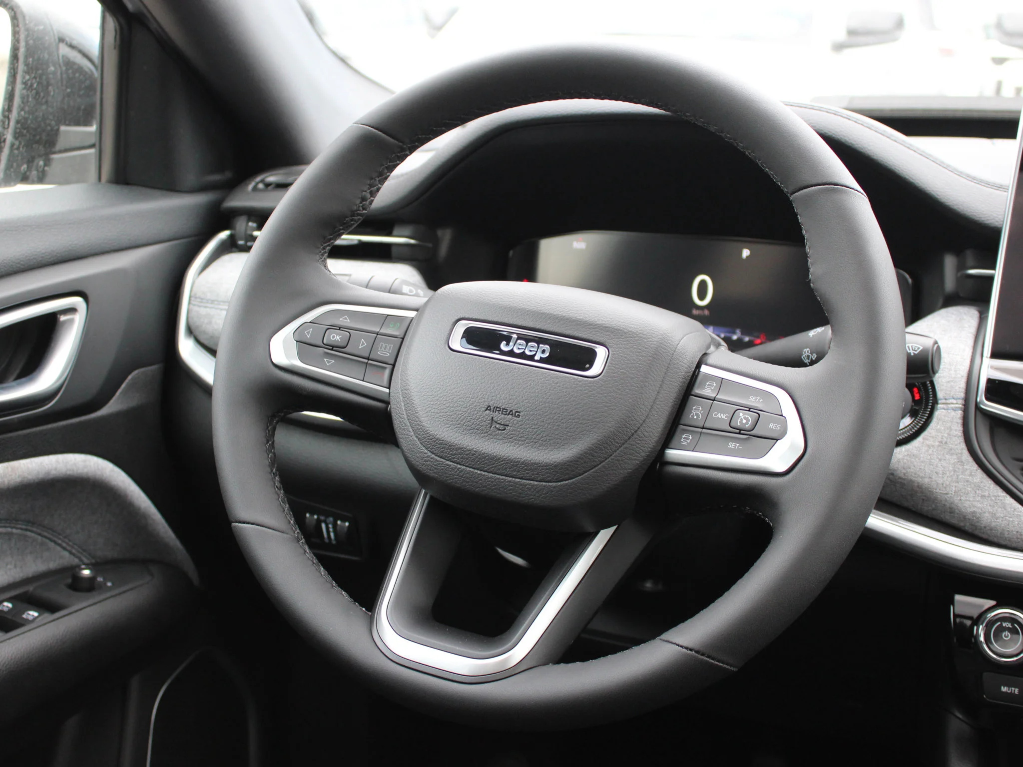 New 2025 Silver Jeep North* 4x4, Panoramic Sunroof, Heated Seats/Wheel, Wireless Charging Pad image 14