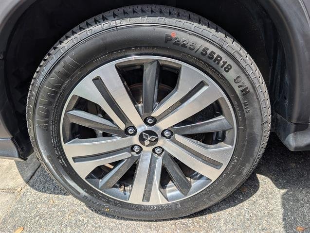 Used 2024 Mercury Gray Metallic Mitsubishi S image 13