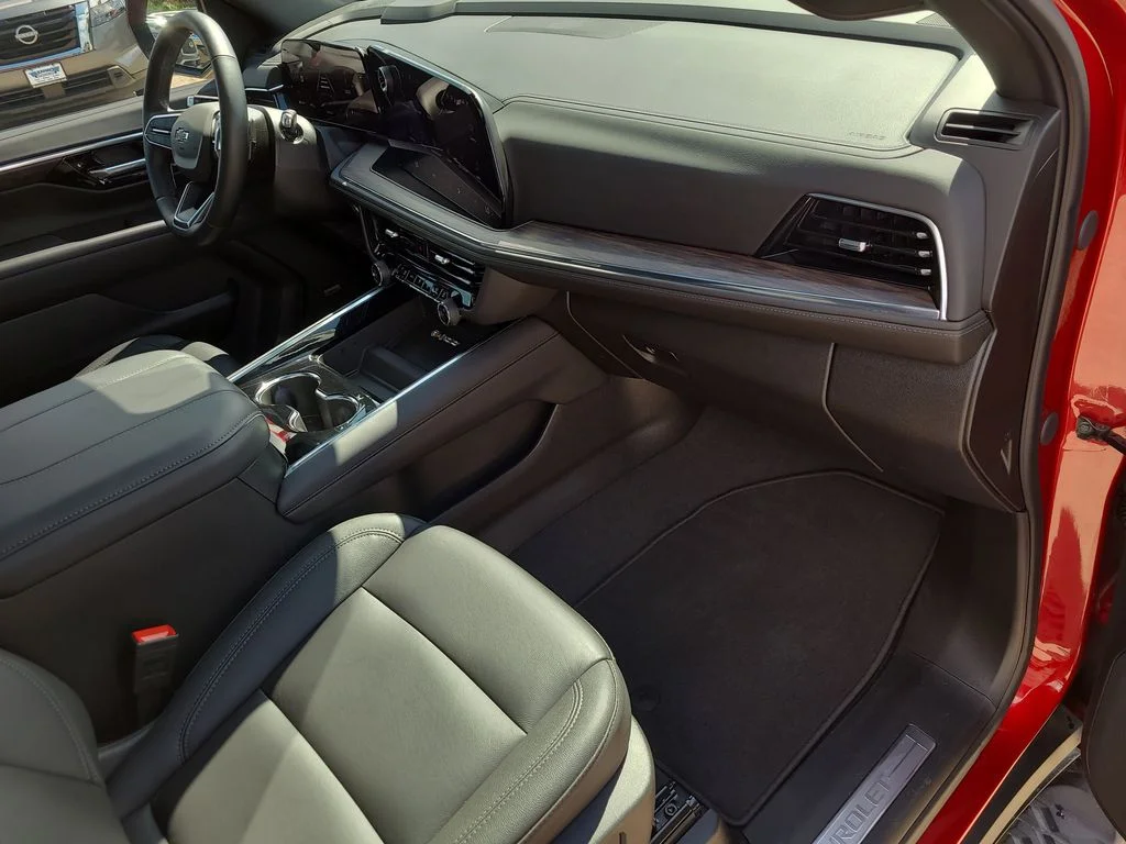 Used 2025 Red Chevrolet Z71 image 12